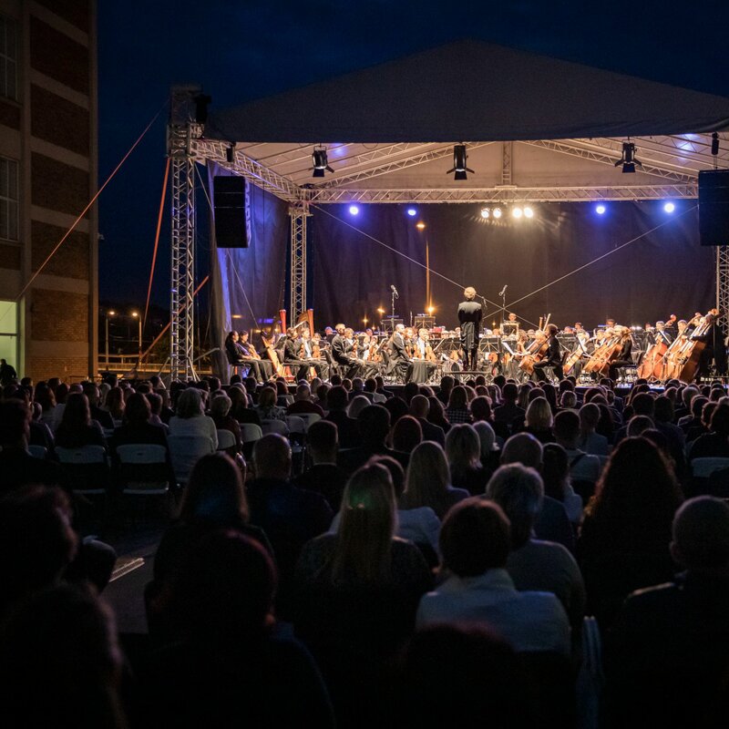 V úterý 18. června od 20 hodin se uskuteční další ročník charitativního koncertu Filharmonie pod širým nebem
