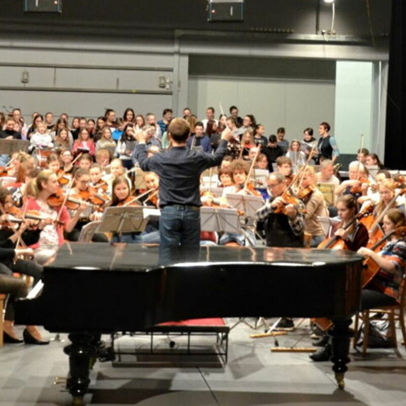 Ve Zlínském kraji vzniká devadesátičlenný orchestr. V projektu Malí velcí filharmonici se vedle profesionálů objeví i vybraní žáci ZUŠ