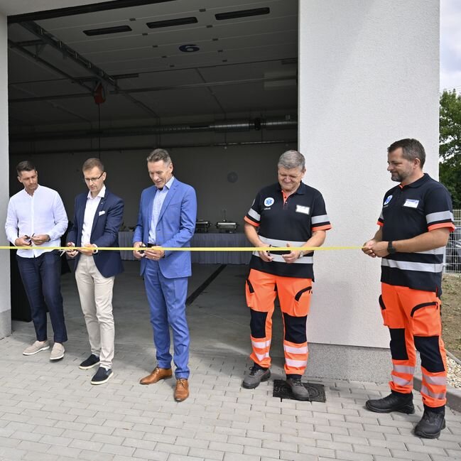 Zdravotnická záchranná služba Zlínského kraje dokončila rozšíření základny v Uherském Hradišti.
