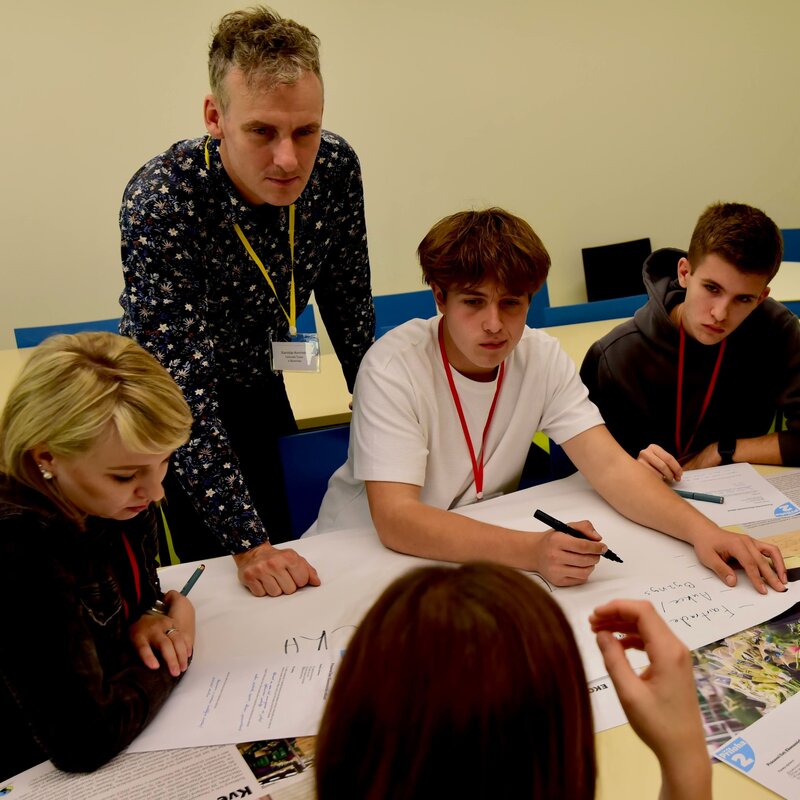 Krajská konference o environmentálním vzdělávání představila propojení škol, komunit a regionálních aktérů.