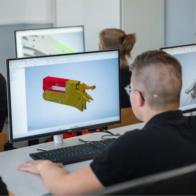 Zlínský kraj chce navázat partnerství s resortem obrany na podporu unikátních technických oborů v Uherském Brodě.