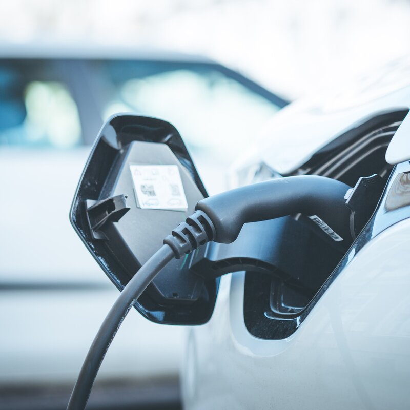 Zlínský kraj pořídil díky projektu nové elektromobily. Chce být šetrnější k přírodě.