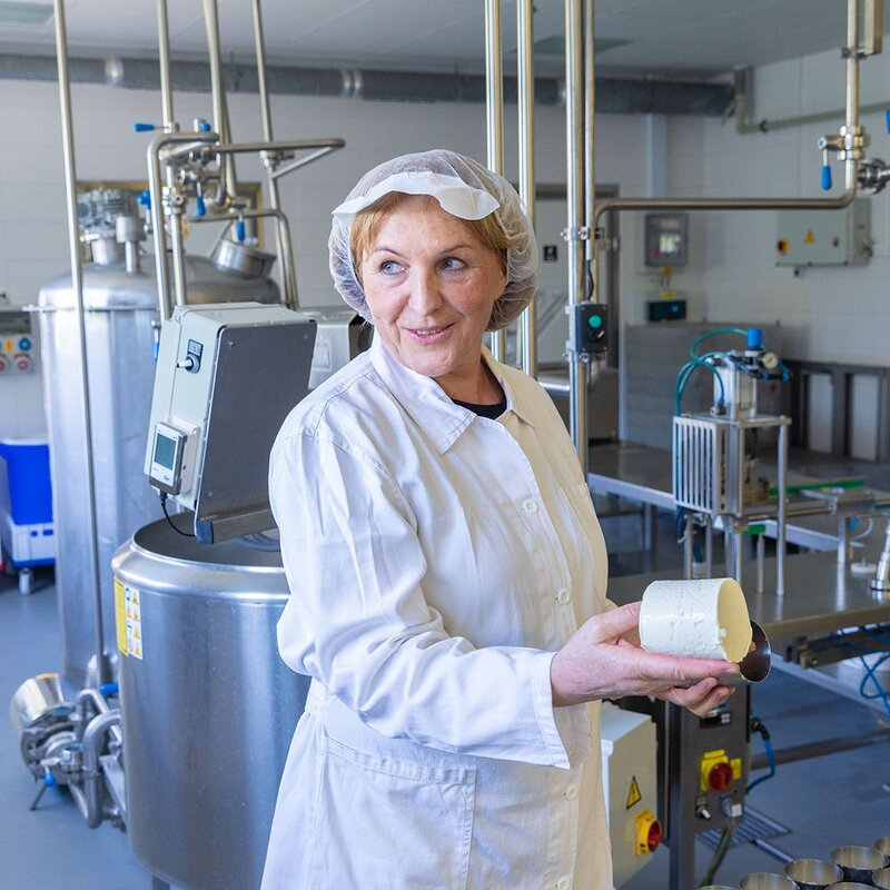 Vedoucí mlékárny Ekofarmy Javorník Marta Buzašová.