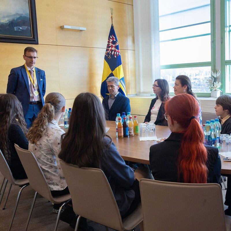 Hejtman přijal mladé filmaře z Uherského Brodu. Žáci uspěli v mezinárodní soutěži a zaujali i prezidenty.