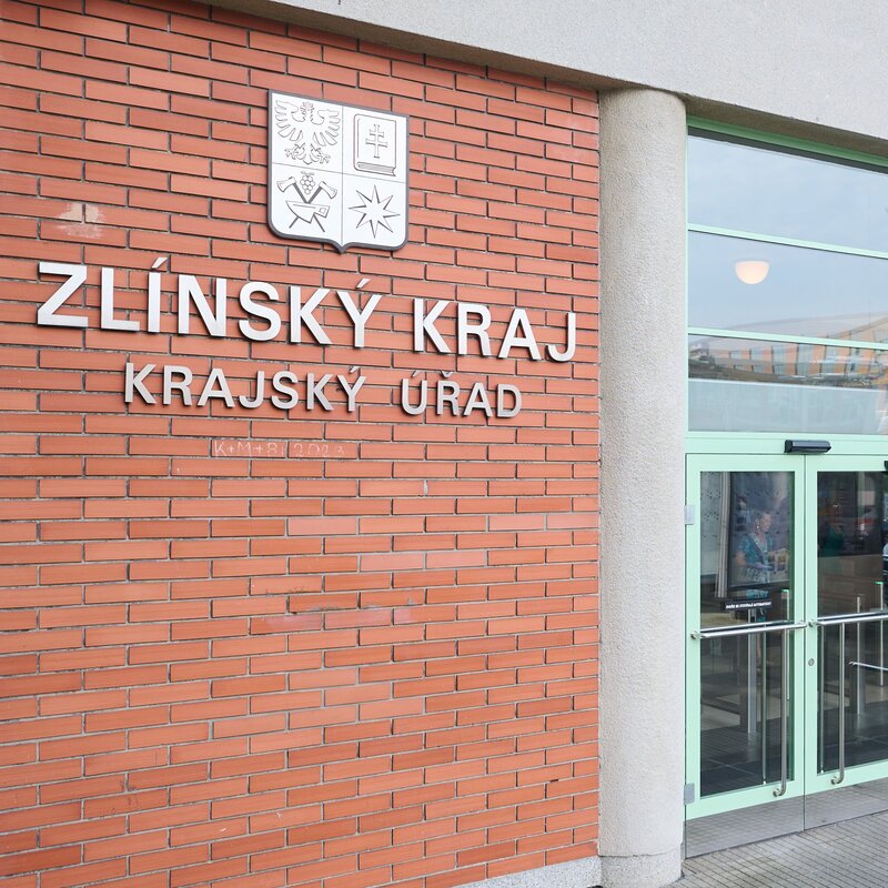 Hospodaření kraje v roce 2025: nižší dluh, rekordní investice a schodek ovlivněný rozvojovými projekty.