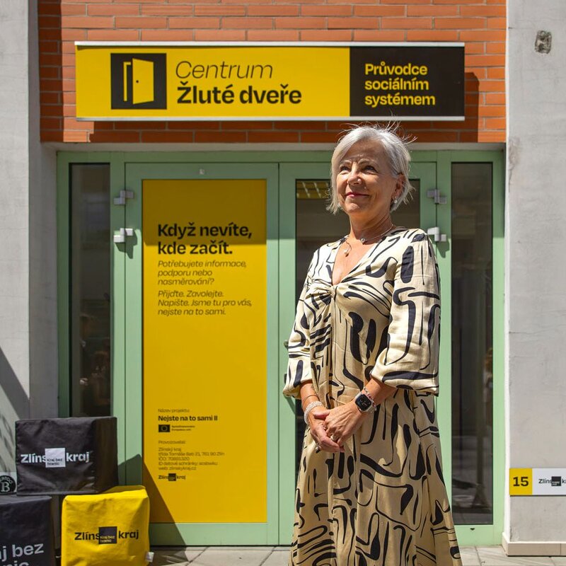 Lidem v obtížné životní situaci pomůže nové Centrum Žluté dveře. Průvodce sociálním systémem otevřel Zlínský kraj.