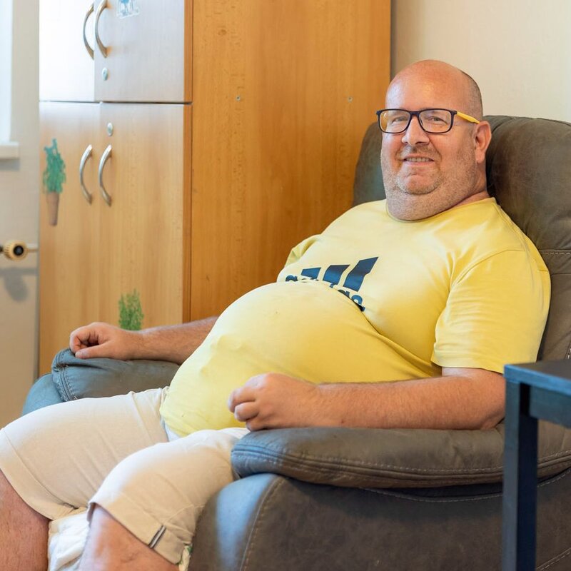 Díky podpoře pracovníků otrokovické Naděje bydlí pan Jiří v samostatném bytě.