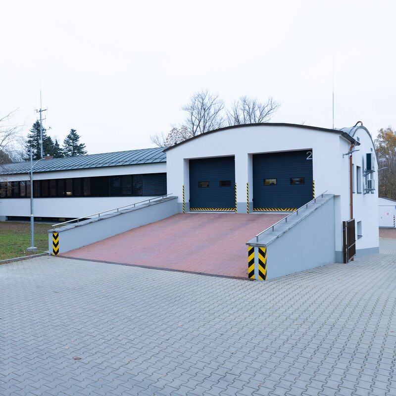 Výjezdová základna záchranky v Kroměříži dostala nový kabát, provoz je ekologičtější