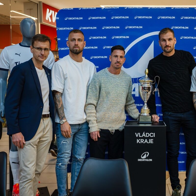 S pohárem Vládci kraje