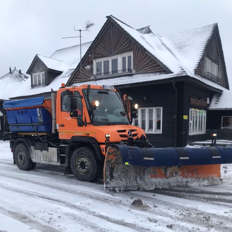 Sypač projíždějící Trojákem