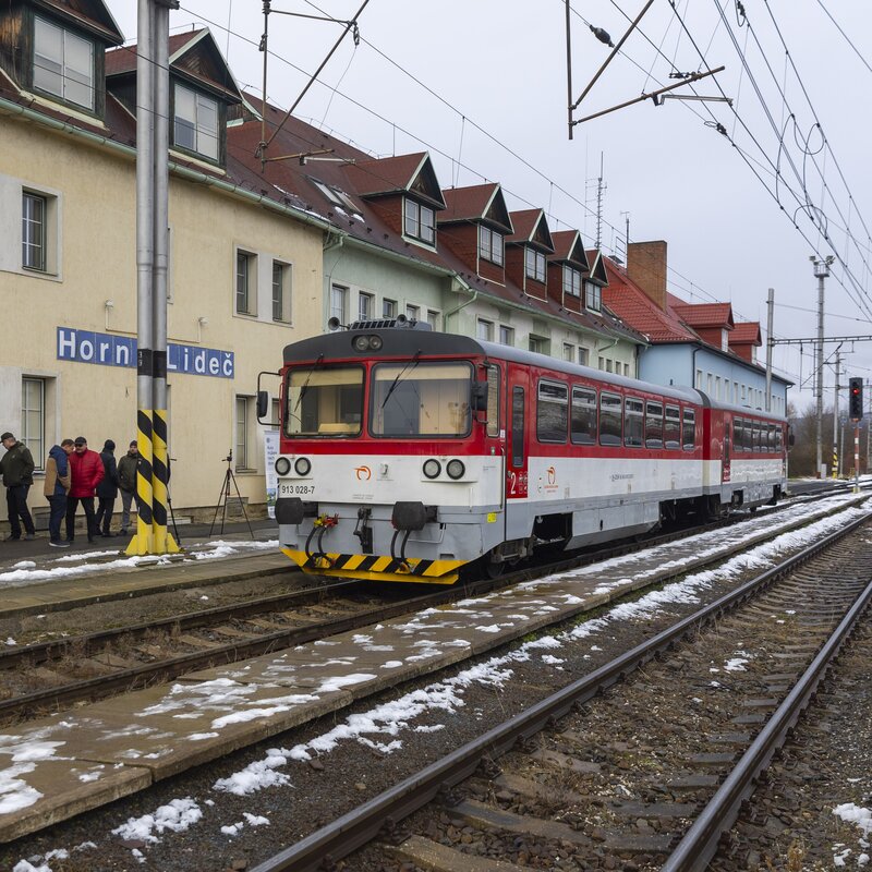 Během železniční výluky mezi Vsetínem a Střelnou posílí kraj autobusové spojení, nově i přes hranici