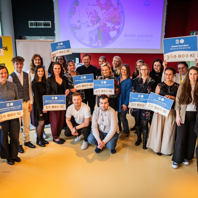 Doučování či tábory. Nadační fond Albert rozdělil v kraji 360 tisíc vítězným dobročinným projektům.