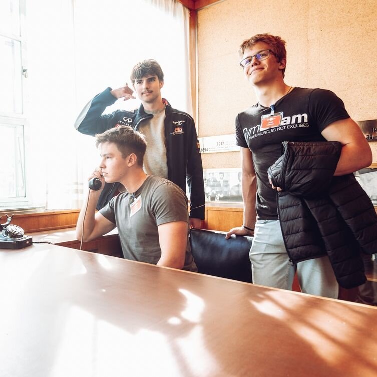 Studenti v Baťově pojízdné kanceláři