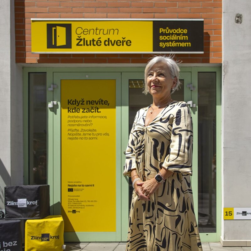Lidem v obtížné životní situaci pomůže nové Centrum Žluté dveře. Průvodce sociálním systémem otevřel Zlínský kraj