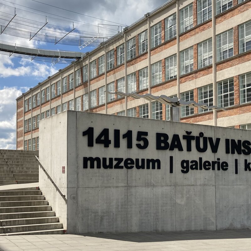 Výměna dveří dočasně omezí provoz 14. a 15. budovy
