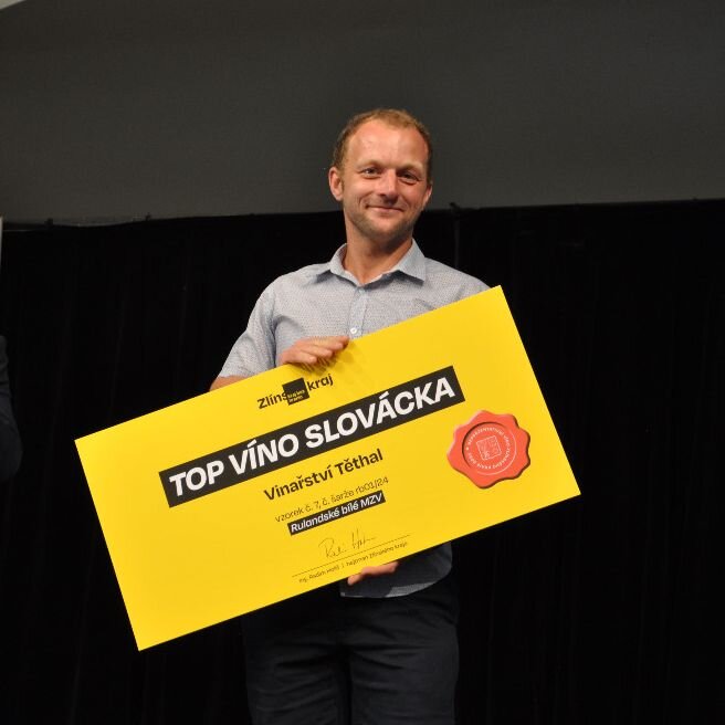 Zástupce vítězného Vinařství Těthal