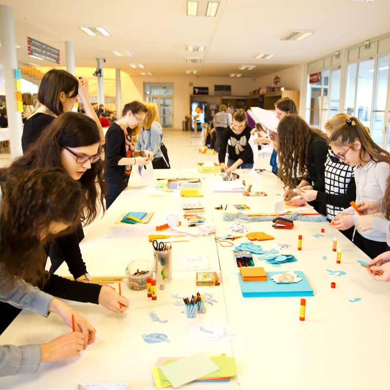 Čtyři nové projekty škol podpoří přeshraniční spolupráci, kreativitu i inkluzi.