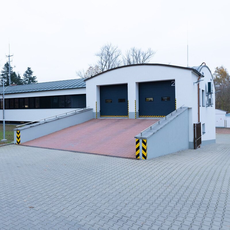 Výjezdová základna záchranky v Kroměříži dostala nový kabát, provoz je ekologičtější.