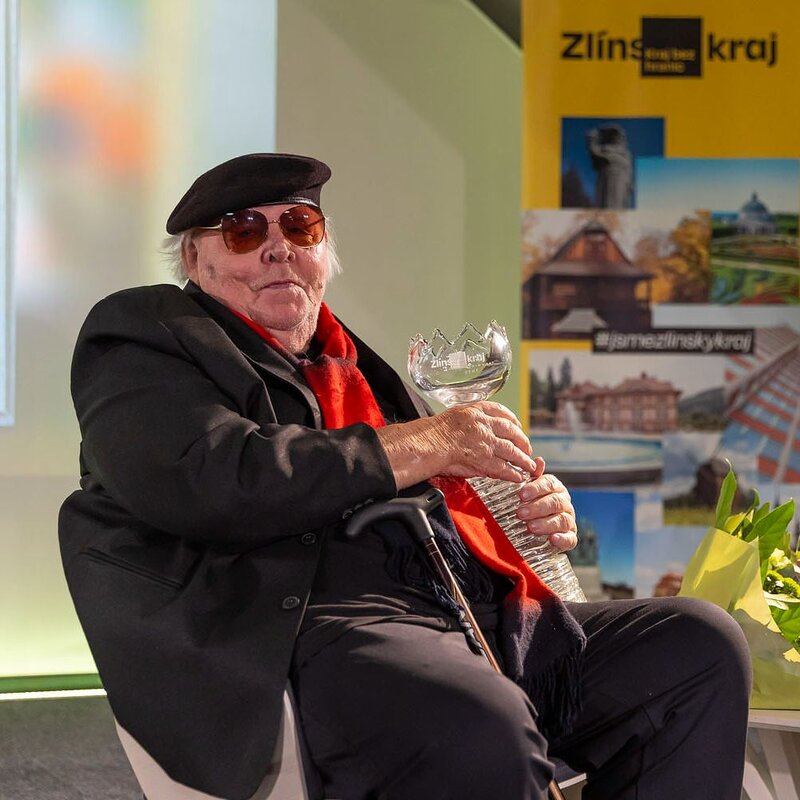 Držitelem ocenění Pro Amicis Musae se stal akademický malíř a grafik Jiljí Hartinger.