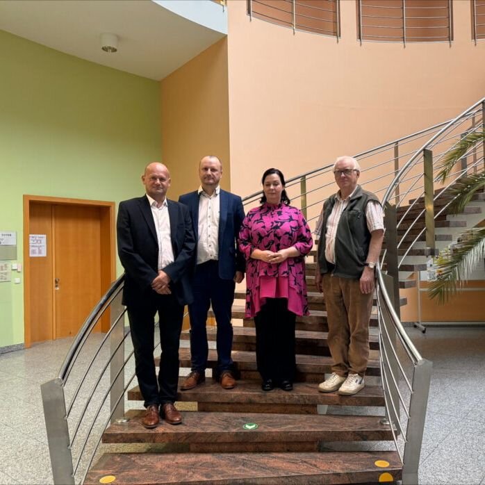 Rektor UTB ve Zlíně Milan Adámek, děkan Fakulty aplikované informatiky Jiří Vojtěška, ředitelka školy Hana Kubišová a profesor Vladimír Vašek (zleva)