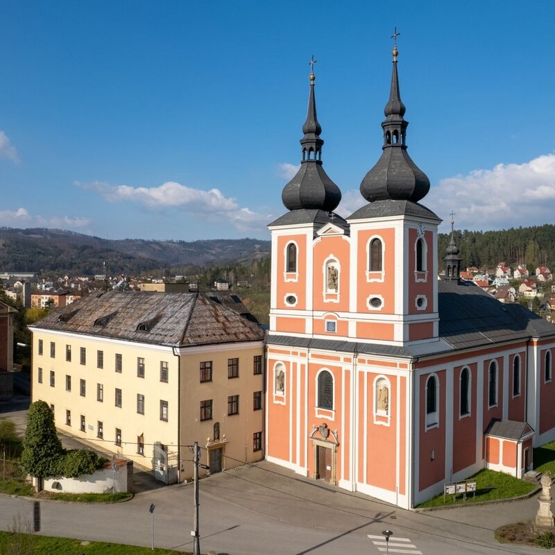 Další podpora pro obce. Krajské peníze míří do vzdělávání i veřejných prostranství.